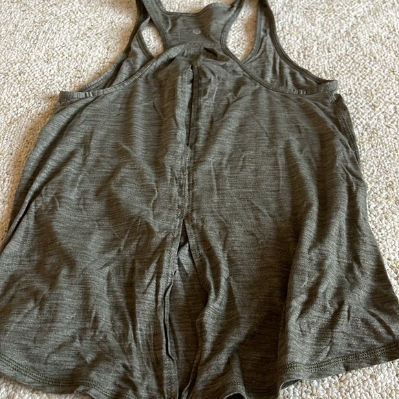Women’s tank Lululemon sz 4 - Picture 3 of 4